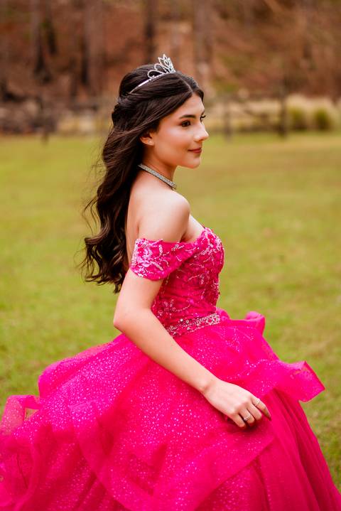 ensaio-15-anos-laura-araujo-debutante-sitio-das-borboletas-piedade-registros-cheio-de-amor-ensaio-clássico-may-e-jose-fotografia-tatui-vestido-rosa'