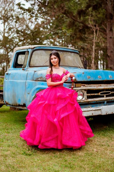 ensaio-15-anos-laura-araujo-debutante-sitio-das-borboletas-piedade-registros-cheio-de-amor-ensaio-clássico-may-e-jose-fotografia-tatui-vestido-rosa'