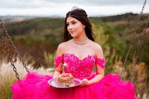 ensaio-15-anos-laura-araujo-debutante-sitio-das-borboletas-piedade-registros-cheio-de-amor-ensaio-clássico-may-e-jose-fotografia-tatui-vestido-rosa'