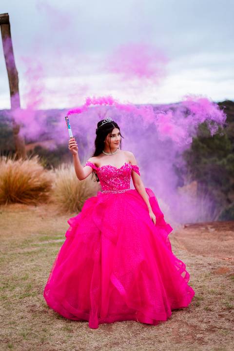 ensaio-15-anos-laura-araujo-debutante-sitio-das-borboletas-piedade-registros-cheio-de-amor-ensaio-clássico-may-e-jose-fotografia-tatui-vestido-rosa'