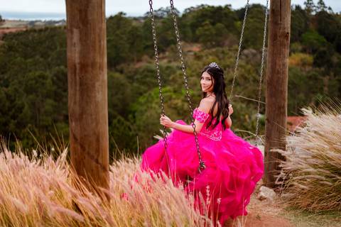 ensaio-15-anos-laura-araujo-debutante-sitio-das-borboletas-piedade-registros-cheio-de-amor-ensaio-clássico-may-e-jose-fotografia-tatui-vestido-rosa'