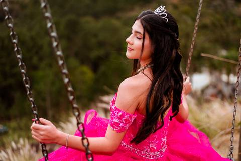 ensaio-15-anos-laura-araujo-debutante-sitio-das-borboletas-piedade-registros-cheio-de-amor-ensaio-clássico-may-e-jose-fotografia-tatui-vestido-rosa'