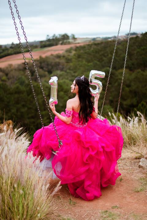 ensaio-15-anos-laura-araujo-debutante-sitio-das-borboletas-piedade-registros-cheio-de-amor-ensaio-clássico-may-e-jose-fotografia-tatui-vestido-rosa'