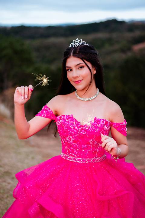 ensaio-15-anos-laura-araujo-debutante-sitio-das-borboletas-piedade-registros-cheio-de-amor-ensaio-clássico-may-e-jose-fotografia-tatui-vestido-rosa'