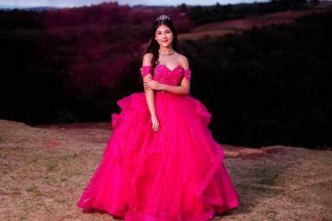 ensaio-15-anos-laura-araujo-debutante-sitio-das-borboletas-piedade-registros-cheio-de-amor-ensaio-clássico-may-e-jose-fotografia-tatui-vestido-rosa'