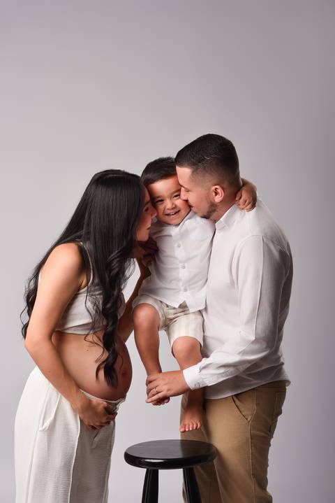 Ensaio gestante em estúdio em Tatuí – Raíssa e Maikon à espera do Pedro | May e José Fotografia'