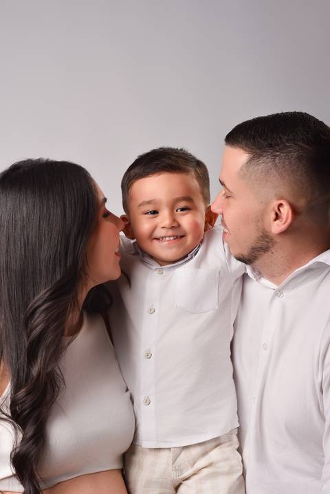 Ensaio gestante em estúdio em Tatuí – Raíssa e Maikon à espera do Pedro | May e José Fotografia'