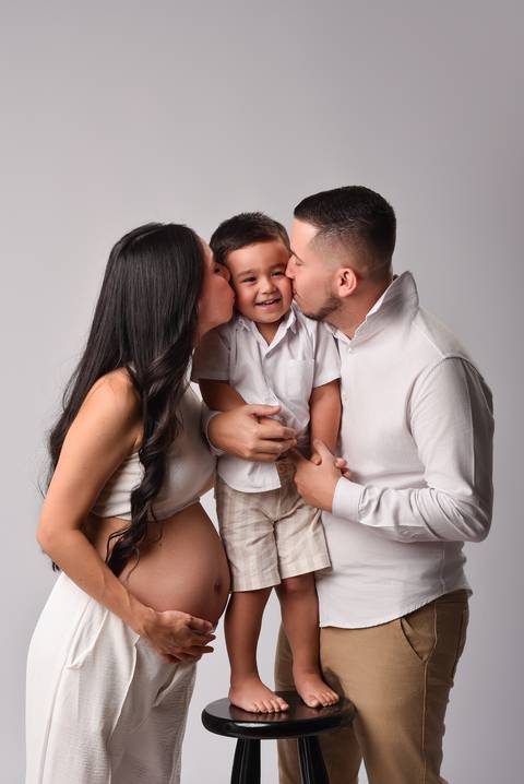 Ensaio gestante em estúdio em Tatuí – Raíssa e Maikon à espera do Pedro | May e José Fotografia'