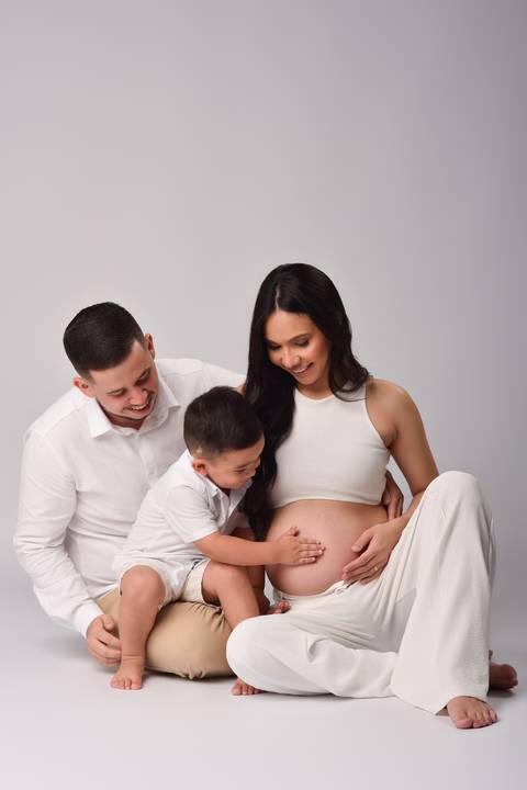 Ensaio gestante em estúdio em Tatuí – Raíssa e Maikon à espera do Pedro | May e José Fotografia'