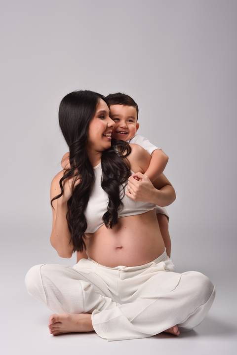 Ensaio gestante em estúdio em Tatuí – Raíssa e Maikon à espera do Pedro | May e José Fotografia'