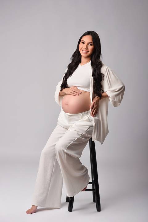 Ensaio gestante em estúdio em Tatuí – Raíssa e Maikon à espera do Pedro | May e José Fotografia'