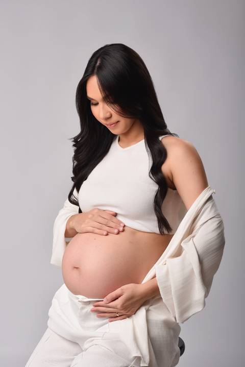 Ensaio gestante em estúdio em Tatuí – Raíssa e Maikon à espera do Pedro | May e José Fotografia'