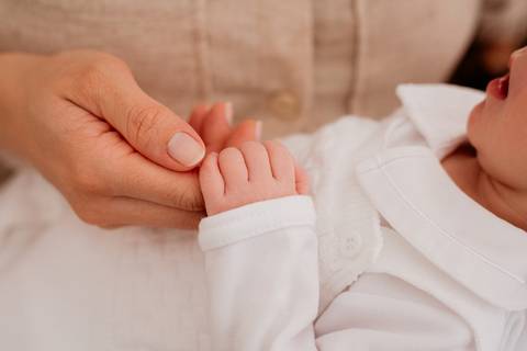 Ensaio newborn lifestyle do Augusto em Sorocaba, com luz natural e registro delicado dos primeiros dias de vida.'