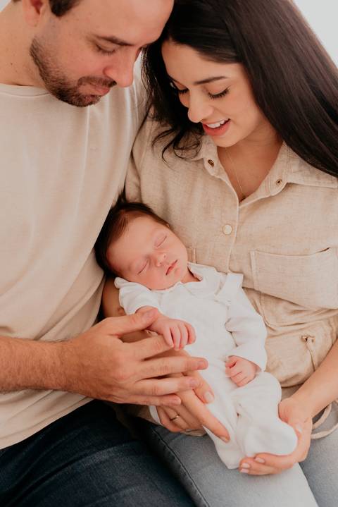 Ensaio newborn lifestyle do Augusto em Sorocaba, com luz natural e registro delicado dos primeiros dias de vida.'