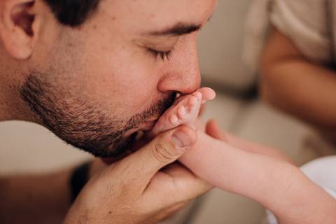 Ensaio newborn lifestyle do Augusto em Sorocaba, com luz natural e registro delicado dos primeiros dias de vida.'