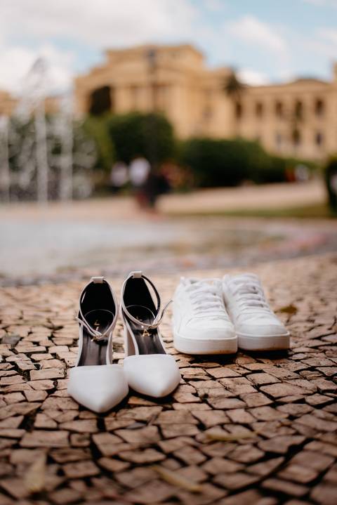 Casal em ensaio romântico no Museu do Ipiranga | May e José Fotografia'