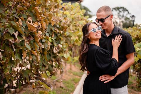Pré wedding da Letícia e Rodrigo realizado na Rota do Vinho, em São Roque na Quinta do Olivardo fotografado por May e José Fotografia'