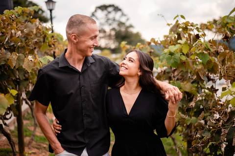 Pré wedding da Letícia e Rodrigo realizado na Rota do Vinho, em São Roque na Quinta do Olivardo fotografado por May e José Fotografia'