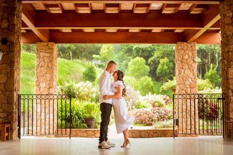 Pré wedding da Letícia e Rodrigo realizado na Rota do Vinho, em São Roque na Vinícola XV de Novembro
 fotografado por May e José Fotografia'