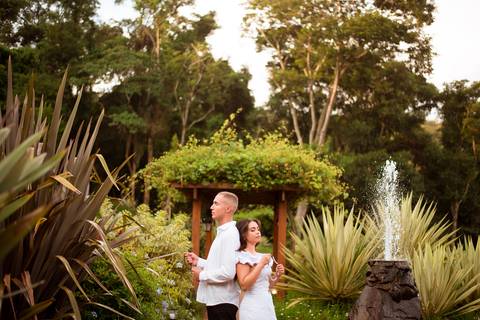 Pré wedding da Letícia e Rodrigo realizado na Rota do Vinho, em São Roque na Vinícola XV de Novembro
 fotografado por May e José Fotografia'