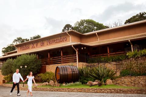 Pré wedding da Letícia e Rodrigo realizado na Rota do Vinho, em São Roque na Vinícola XV de Novembro
 fotografado por May e José Fotografia'