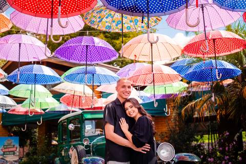 Pré wedding da Letícia e Rodrigo realizado na Rota do Vinho, em São Roque na Vila Don Patto fotografado por May e José Fotografia'