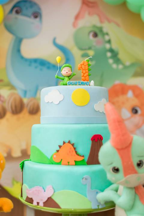 Decoração do aniversário de 1 ano do Gustavo com tema Dinossauros, realizada no Rafa Eventos em Tatuí SP.'