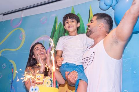fotografia de evento com família cantando parabéns'