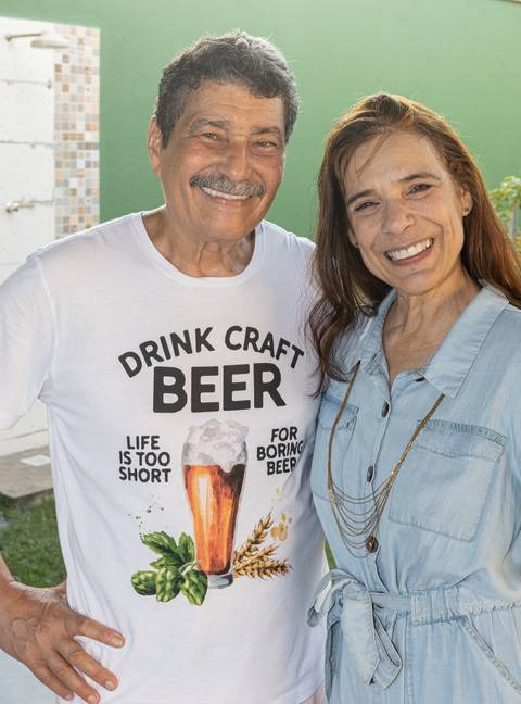 Fotografia de evento com casal sorrindo'