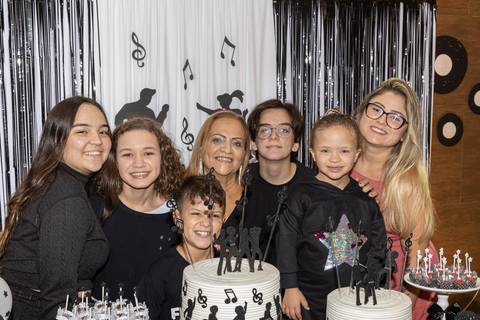 Fotografia de evento com família reunida'