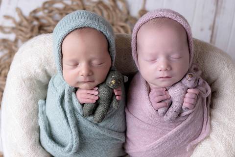 Fotógrafa infantil em Santo André especializada em gêmeos ensaio newborn'