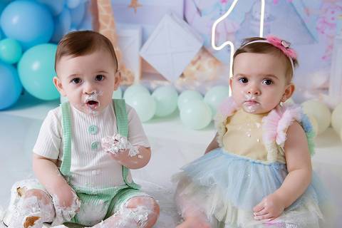 ensaio de gêmeos smash the cake com bolo em santo andré'