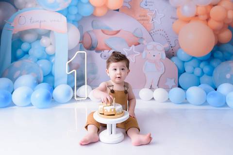 smash the cake com bolo fake no tema aviador menino em santo andré'
