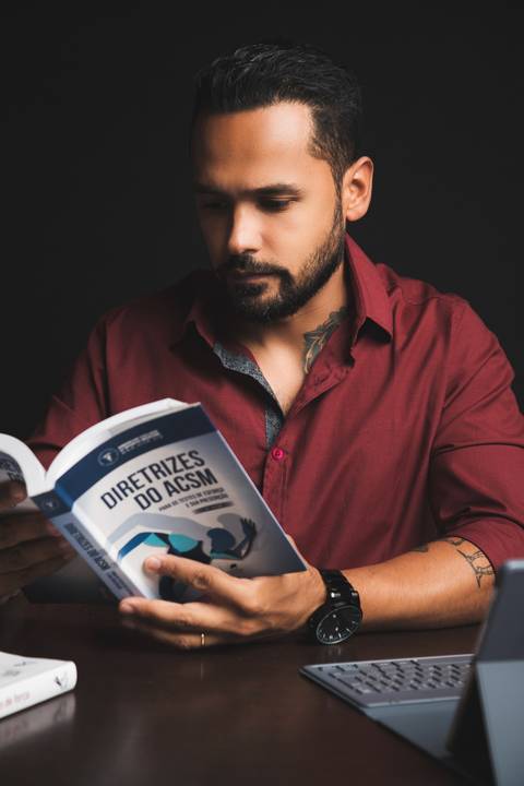 Retrato profissional Leonardo Loiola'