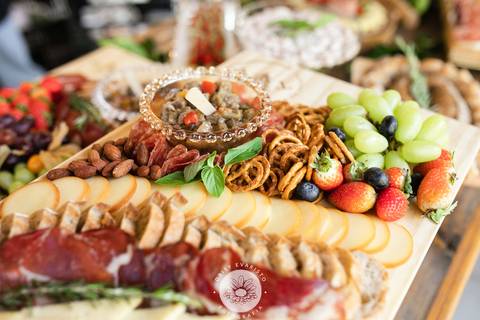 fotografo de casamento joinville paiol velho noiva noivo mini wedding making deise evaristo fotografia decoração mesa posta taboa de frios'