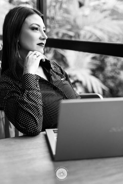 retrato corporativo perfil profissional psicologa linkedin redes sociais'