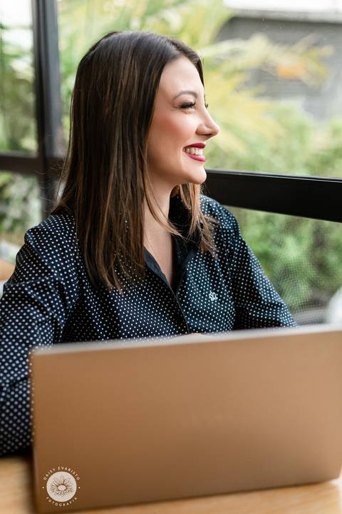 retrato corporativo perfil profissional psicologa linkedin redes sociais'