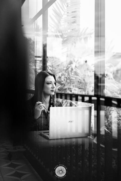 retrato corporativo perfil profissional psicologa linkedin redes sociais'