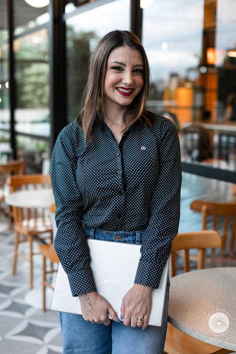 retrato corporativo perfil profissional psicologa linkedin redes sociais'