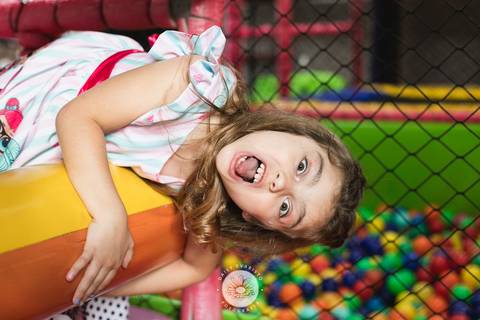 fotografo profissional aniversario joinville deise daisy dayse evaristo festere decoração lol alice 5 anos'