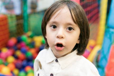 fotografo profissional em joinville aniversario infantil daisy evaristo apolo 3 anos com logo in festa buffet'