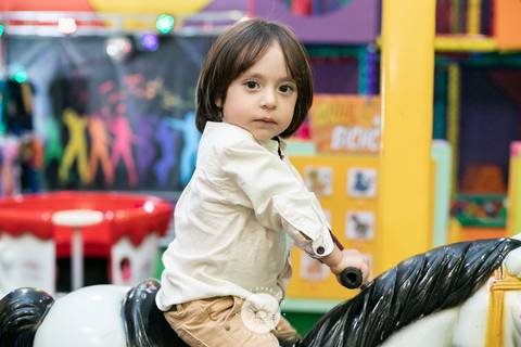 fotografo profissional em joinville aniversario infantil daisy evaristo apolo 3 anos com logo in festa buffet'