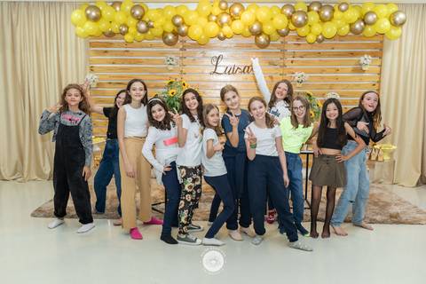 fotografo profissional aniversario  pinta e borda joinville decoração girassol luisa 11 anos'