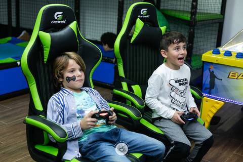 fotografo joinville, fotografo profissional, aniversario, fotografo de aniversario joinville, estudio de fotografia joinville, casa de festa carrossel festas, clara 8 anos'