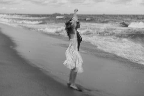 ensaio feminino daisy evaristo fotografia fotografo profissional praia protagonismo feminino joinville itapocu'