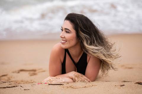 ensaio feminino daisy evaristo fotografia fotografo profissional praia protagonismo feminino joinville itapocu'