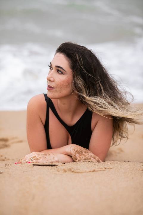 ensaio feminino daisy evaristo fotografia fotografo profissional praia protagonismo feminino joinville itapocu'