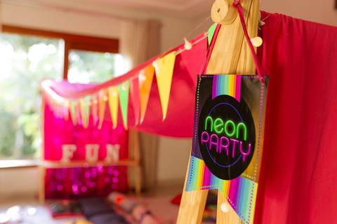 fotografo joinville, fotografo profissional, aniversario, fotografo de aniversario joinville, estudio de fotografia joinville, aniversario em casa, festa do pijama neon, festa afetiva'