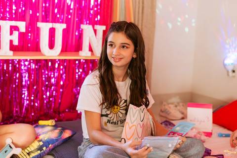 fotografo joinville, fotografo profissional, aniversario, fotografo de aniversario joinville, estudio de fotografia joinville, aniversario em casa, festa do pijama neon, festa afetiva'