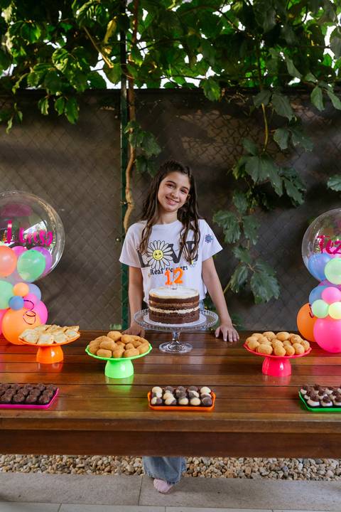 fotografo joinville, fotografo profissional, aniversario, fotografo de aniversario joinville, estudio de fotografia joinville, aniversario em casa, festa do pijama neon, festa afetiva'